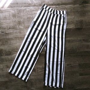 H&M DIVIDED B&W Striped Wide Leg pants - size 4